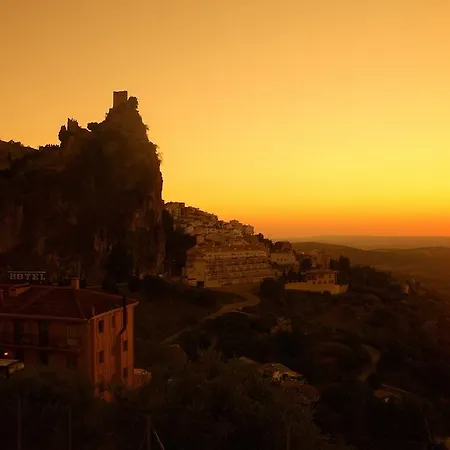 מלון Sierra De & 3*